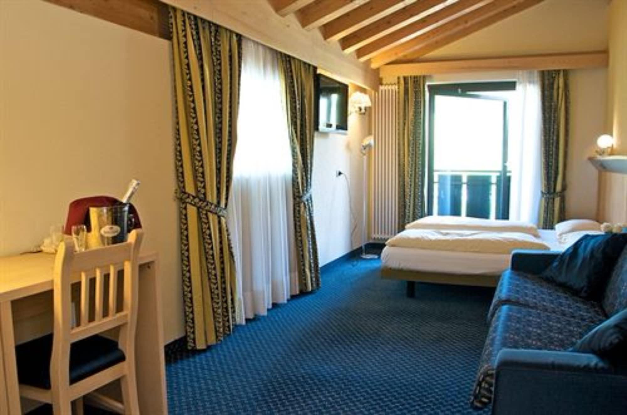 Alexander Charme Hotel Лівіньо Екстер'єр фото