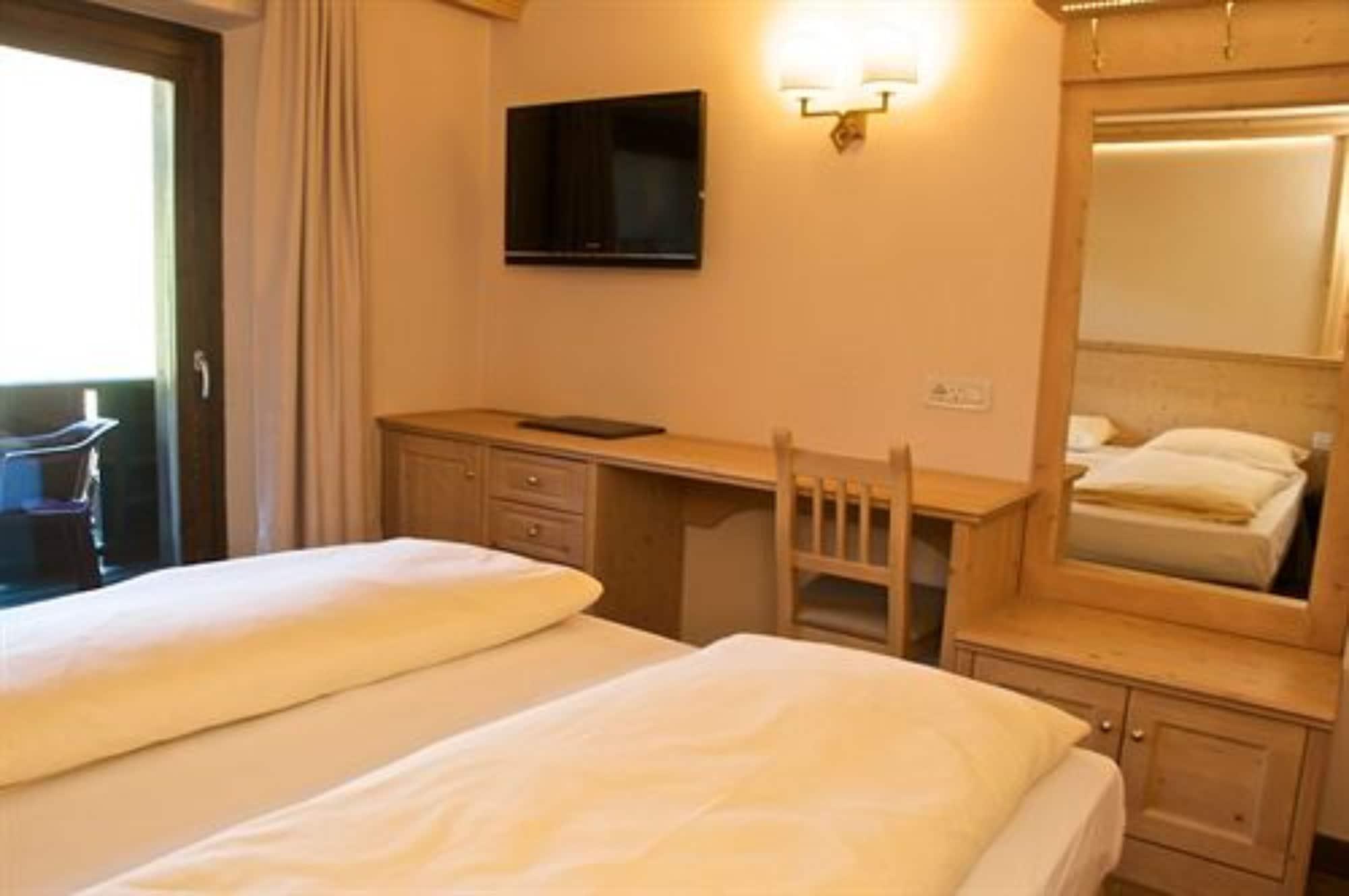 Alexander Charme Hotel Лівіньо Екстер'єр фото