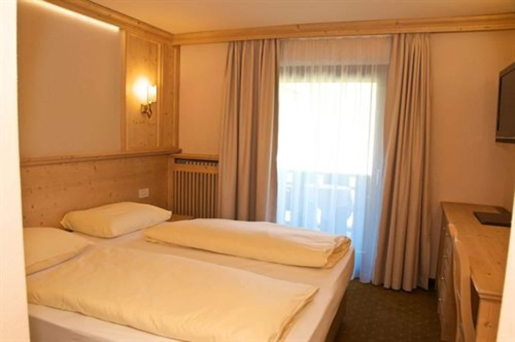 Alexander Charme Hotel Лівіньо Екстер'єр фото